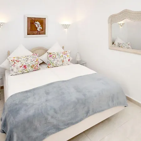 Paloma Mit Terrasse Und Gemeinschaftspool By Interhome Apartmán